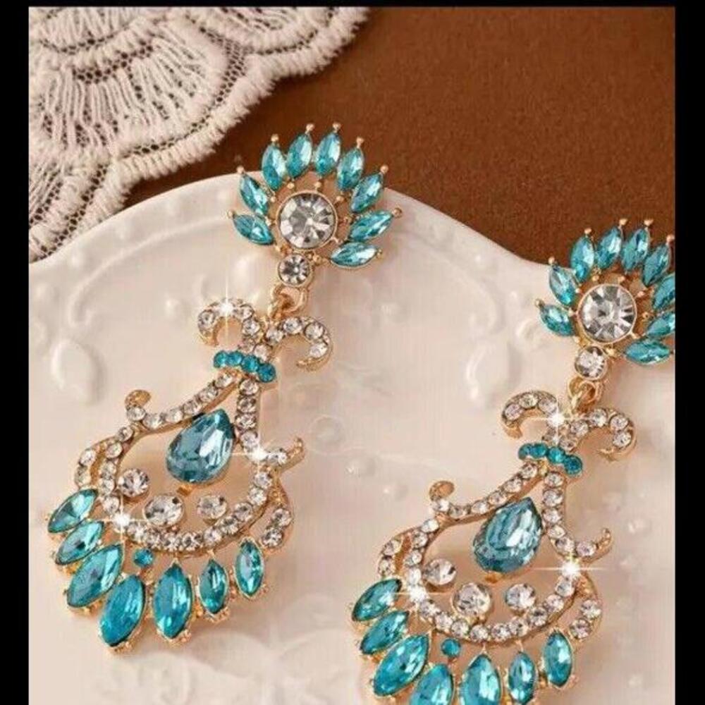 💎Beautiful Gold Tone Dangle Pierced Earring Turquoise Clear Stones Costume - Picture 4 of 4